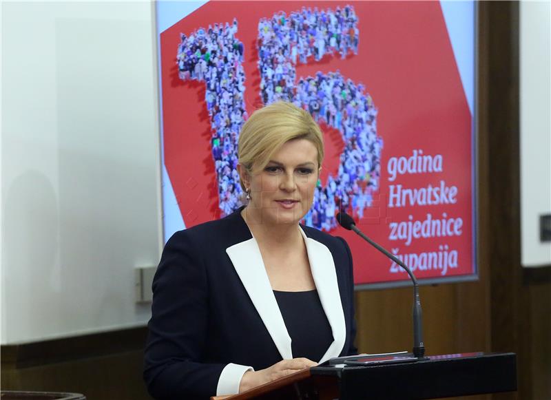 Grabar-Kitarovic: Croatia will prevent migrants entering from Bosnia and Herzegovina