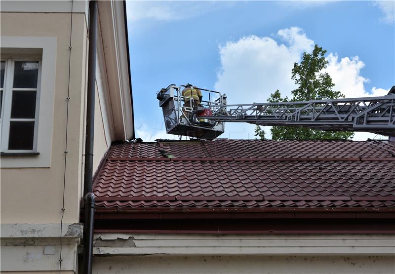 Ugašen požar na krovištu vojarne "Petar Stipetić" u Karlovcu