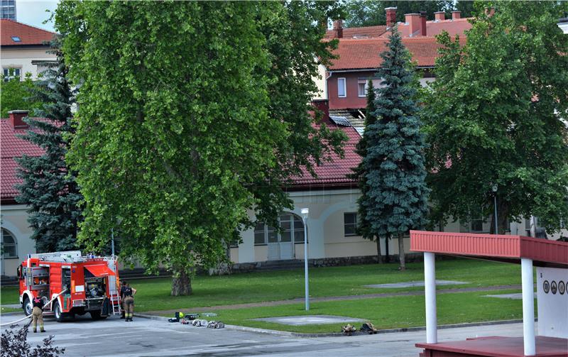 × Ugašen požar na krovištu vojarne "Petar Stipetić" u Karlovcu