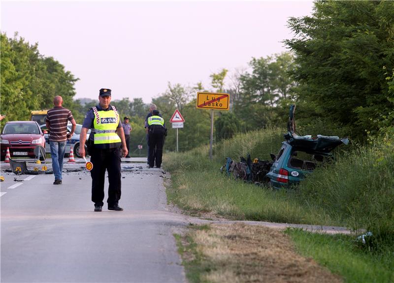  Vozač osobnog automobila poginuo u sudaru s autobusom