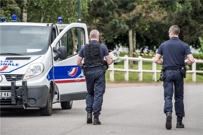 Puštene dvije žene bliske napadaču nožem u Parizu