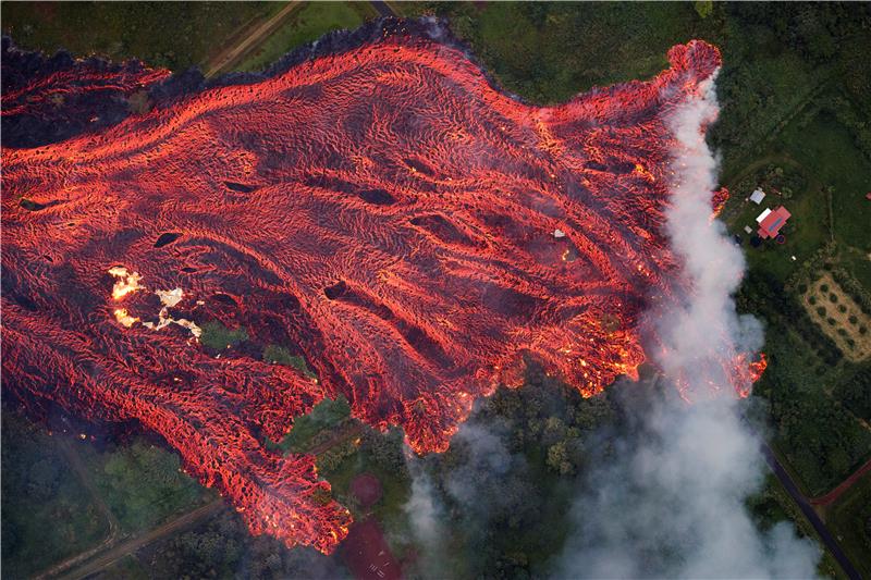 Vulkan Kilauea i dalje izbacuje lavu i pepeo koji ugrožavaju Havajce