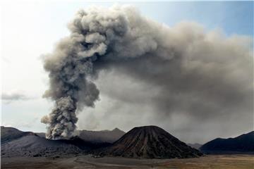 Indonezija podigla stupanj pripravnosti zbog erupcija vulkana Merepi