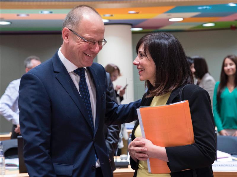 EU education ministers adopt two conclusions in education area