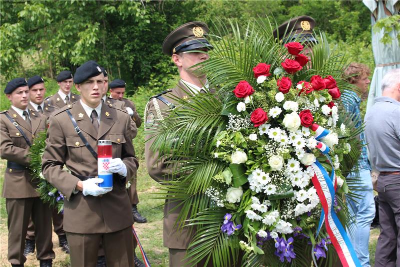 Otkriveno spomen obilježje masovne grobnice žrtava iz Domovinskoga rata