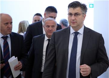 Plenković: Nek' Petrov govori koga je on zvao!