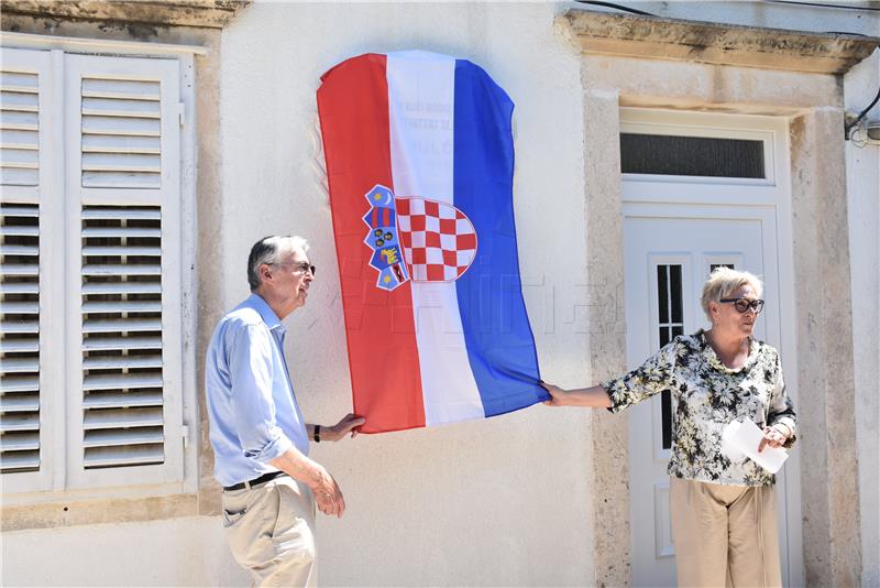 Otkrivena spomen ploča na rodnoj kući Ive Dulčića u Dubrovniku