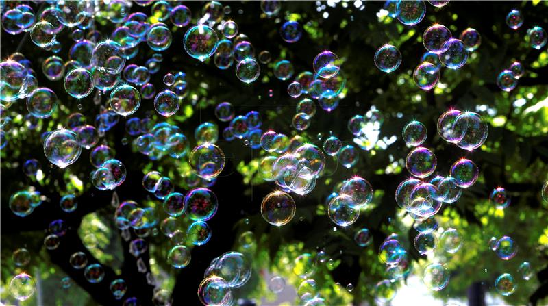 LATVIA LEISURE SOAP BUBBLES