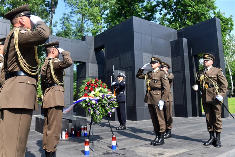 Wreaths laid at Mirogoj cemetery on 27th anniversary of army's establishment