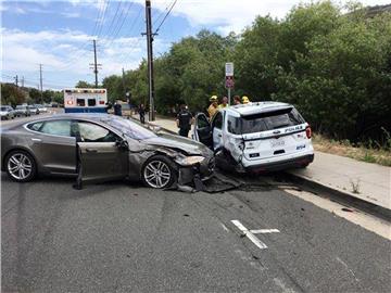 USA ACCIDENT SELF DRIVING TESLA