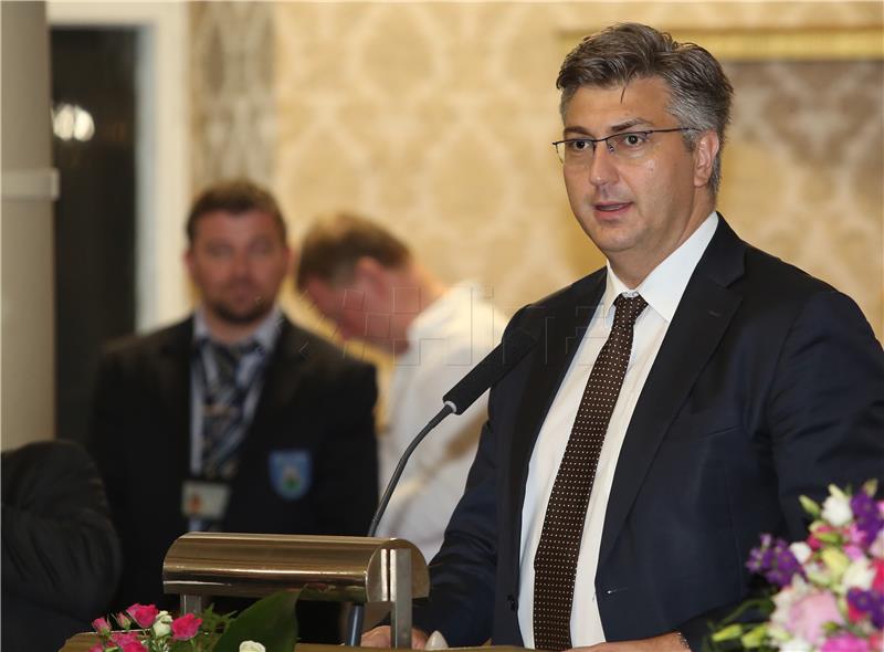 Plenković: Referendumska pitanja promašena i neodgovorna