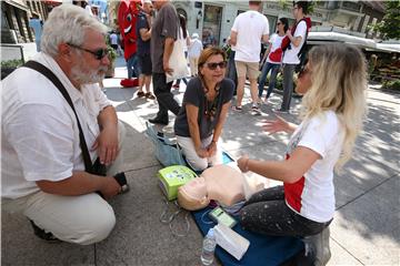 Medicinska edukacija Zagrepčana o oživljavanju na Cvjetnom trgu