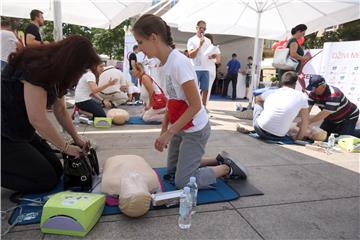 Medicinska edukacija Zagrepčana o oživljavanju na Cvjetnom trgu