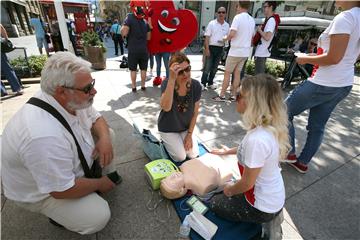 Medicinska edukacija Zagrepčana o oživljavanju na Cvjetnom trgu