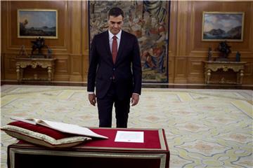 Novi španjolski premijer Pedro Sanchez prisegnuo pred kraljem Filipom VI.