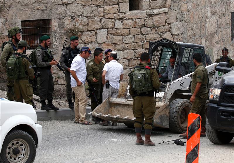 Vojnici na Zapadnoj obali ubili Palestinca koji se htio zaletjeti traktorom u vojnike i civile 