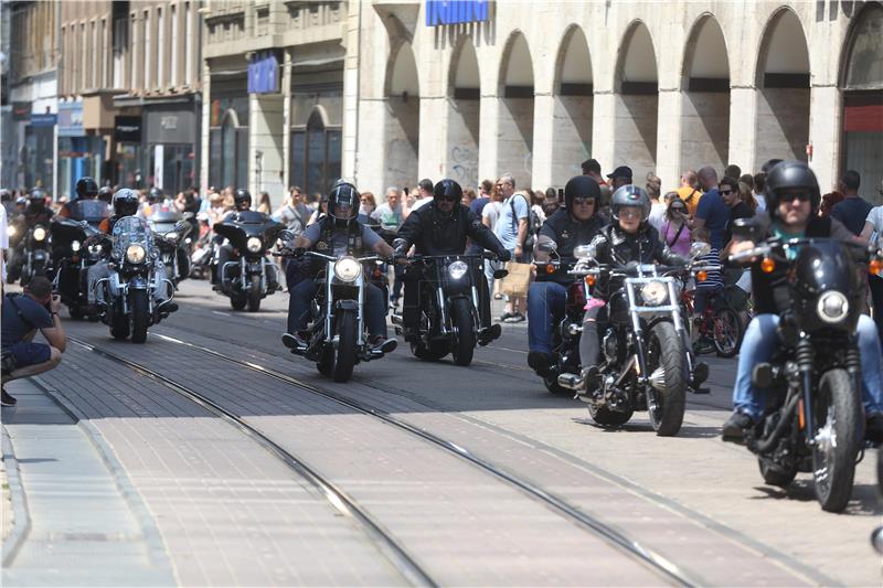 Motociklisti i ljubitelji motocikala Harley-Davidson na glavnom zagrebačkom trgu