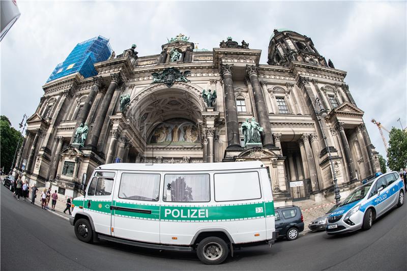 Shooting at Berlin Cathedral