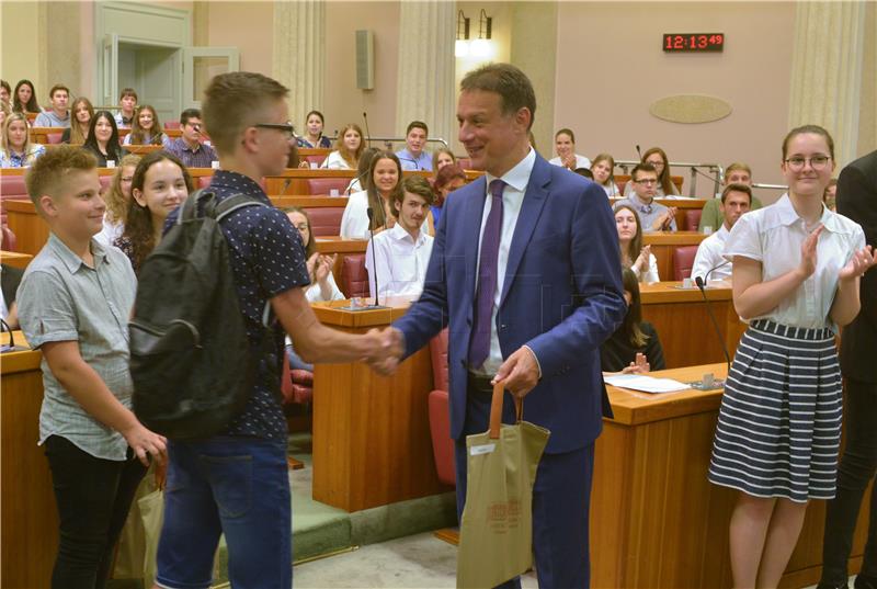 Simulirana sjednica Hrvatskoga sabora za učenike srednjih škola