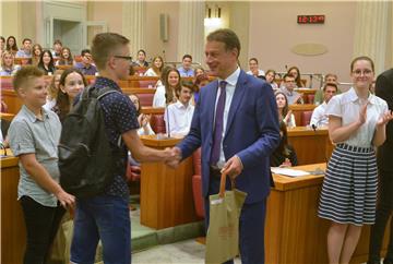 Simulirana sjednica Hrvatskoga sabora za učenike srednjih škola