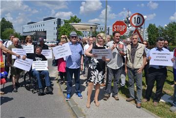 Tridesetak prosvjednika protiv HRT-ove ograde od emisije o Jasenovcu