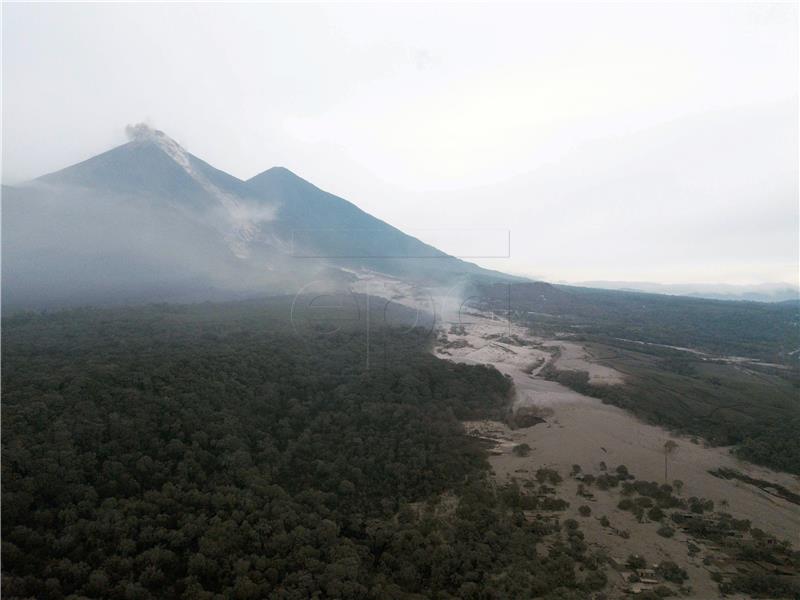 Guatemalu pogodili potres i nova erupcija