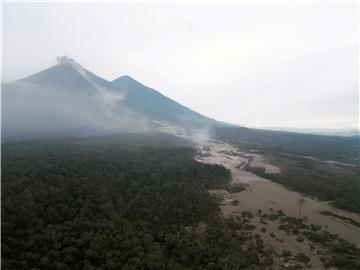 Guatemalu pogodili potres i nova erupcija