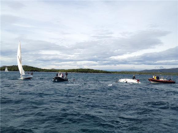 Ambassadors clean sea off Murter island