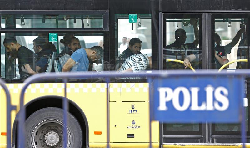 Zbog puča u Turskoj doživotne kazne za više od 1,5 tisuća ljudi