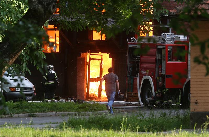 Požar u Heinzlovoj: Gori 'Stara Zagrepčanka'