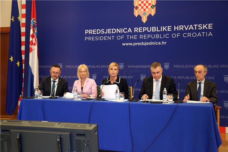 Grabar-Kitarović predstavlja demografske mjere: Riječ je o životnom pitanju