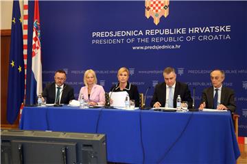 Grabar-Kitarović predstavlja demografske mjere: Riječ je o životnom pitanju