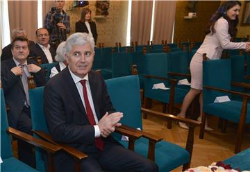 Hrvatska i Hrvati u BiH moraju zajednički zaustaviti iseljavanje - konferencija