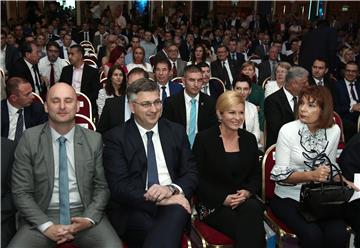 Plenković: Demokratsko je pravo predsjednice da kritizira, Vlada vodi zemlju u pravom smjeru  