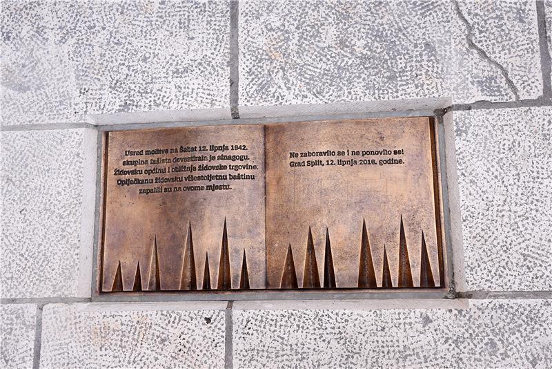 Bronze plaque unveiled in Split's Pjaca to commemorate devastation of Synagogue in 1942