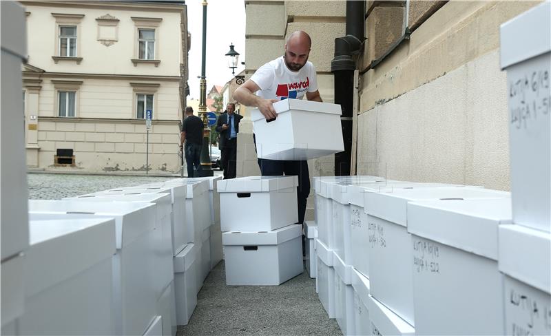 Inicijativa Narod odlučuje predala Zahtjev za referendum