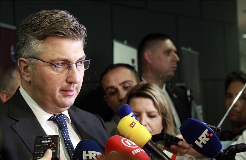 Plenković: Više ljetne cestarine pomažu otplati dugova