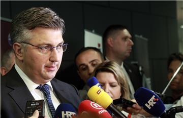 Plenković: Vlada čini sva da ljudi ostanu u Hrvatskoj