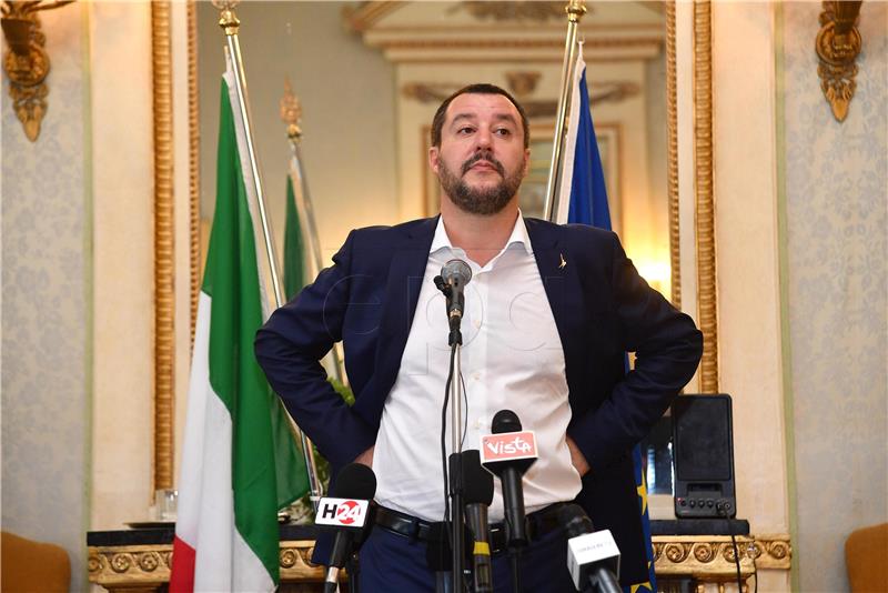 Salvini zatvara talijanske luke za još dvije humanitarne udruge