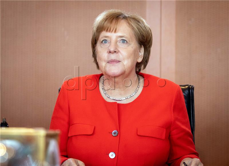 Merkel pristala da kraj lipnja bude rok za uvođenje kontrola na granici