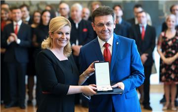 Predsjednica Kolinda Grabar-Kitarović uručila je odlikovanja i priznanja Republike Hrvatske