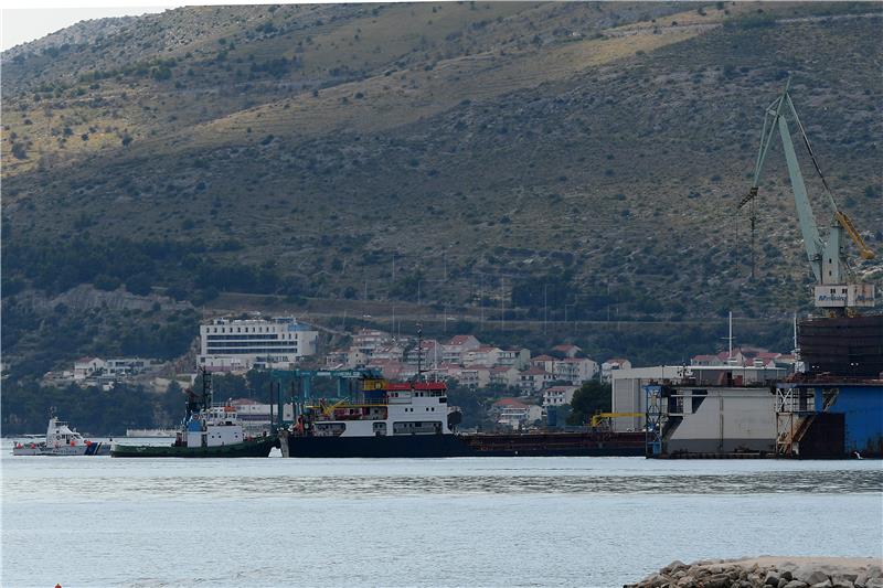 Havarirani turski brod "Haksa" dotegljen u Brodotrogir