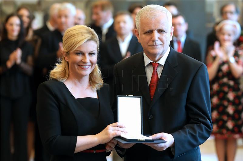 Predsjednica Kolinda Grabar-Kitarović uručila je odlikovanja i priznanja Republike Hrvatske