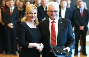 Predsjednica Kolinda Grabar-Kitarović uručila je odlikovanja i priznanja Republike Hrvatske