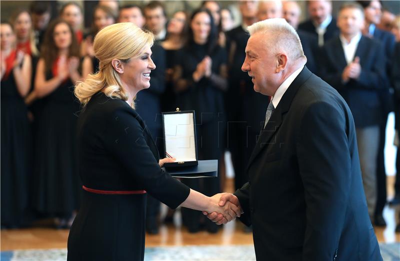 Predsjednica Kolinda Grabar-Kitarović uručila je odlikovanja i priznanja Republike Hrvatske