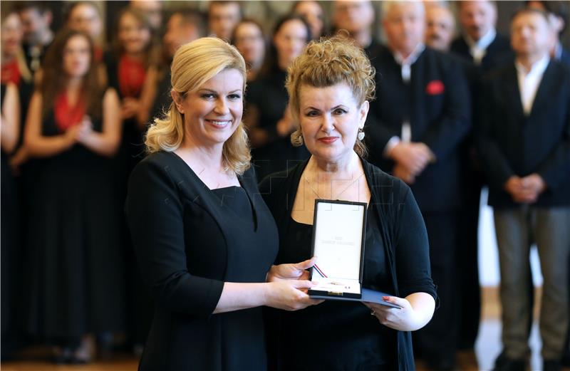 Predsjednica Kolinda Grabar-Kitarović uručila je odlikovanja i priznanja Republike Hrvatske