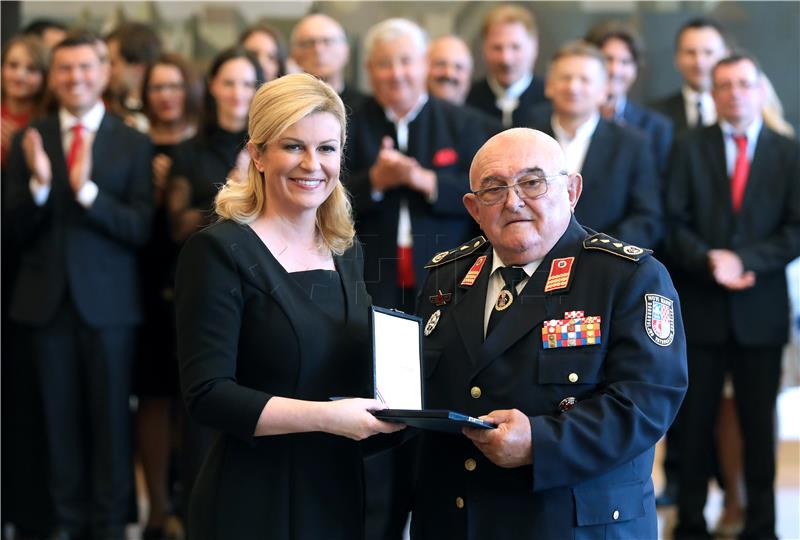 Predsjednica Kolinda Grabar-Kitarović uručila je odlikovanja i priznanja Republike Hrvatske