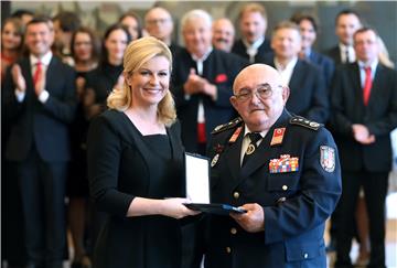 Predsjednica Kolinda Grabar-Kitarović uručila je odlikovanja i priznanja Republike Hrvatske