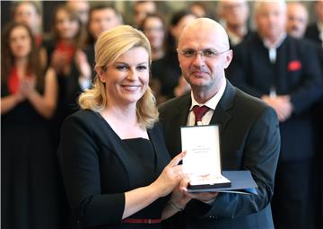 Predsjednica Kolinda Grabar-Kitarović uručila je odlikovanja i priznanja Republike Hrvatske