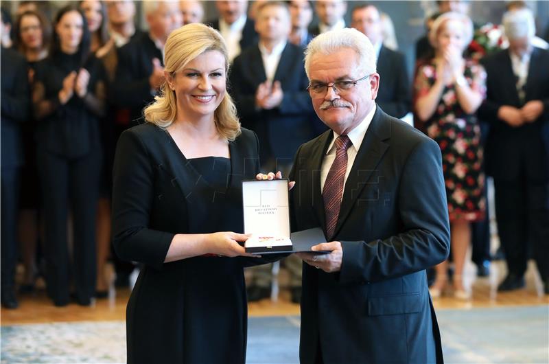 Predsjednica Kolinda Grabar-Kitarović uručila je odlikovanja i priznanja Republike Hrvatske